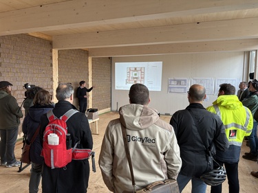 Titelbild: Nachhaltiger Schulneubau: Pressetermin auf der Baustelle der St.-Mauritius-Sekundarschule