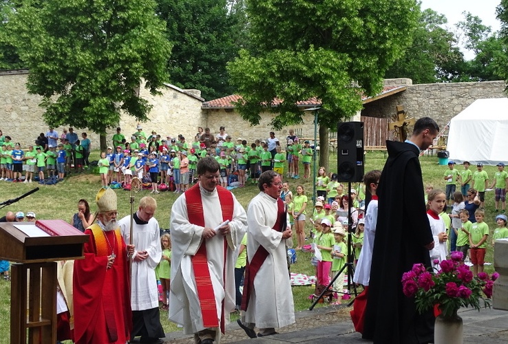 Titelbild: Wallfahrt der Grundschulen der Edith-Stein-Schulstiftung