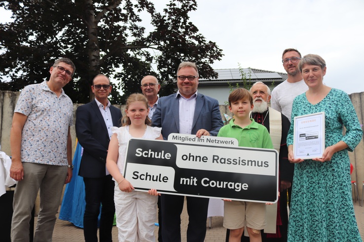 Titelbild: St. Mechthild-Grundschule ist jetzt „Schule ohne Rassismus – Schule mit Courage“