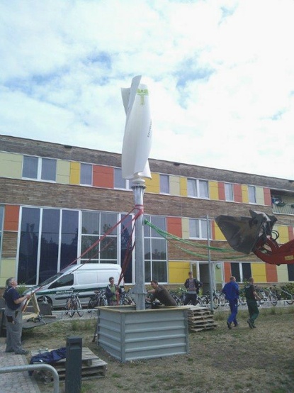 Titelbild: Neues Windrad für die St. Franziskus-Grundschule in Halle/S.