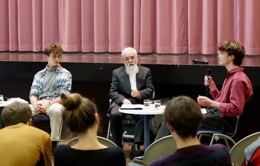 Titelbild: Die unantastbare Würde des Menschen achten - Bischof Feige zu Gast im Elisabeth-Gymnasium Halle