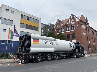Titelbild: Mit dem SPACEBUZZ ONE ins All: Liborius-Gymnasium erlebt virtuelle Raumfahrt