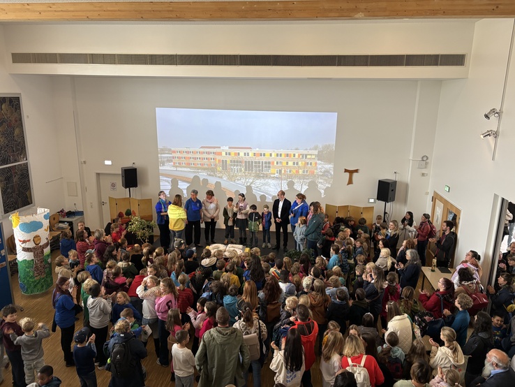 Titelbild: 25 Jahre St. Franziskus-Grundschule: Ein Jubiläum voller Begegnungen und Erinnerungen